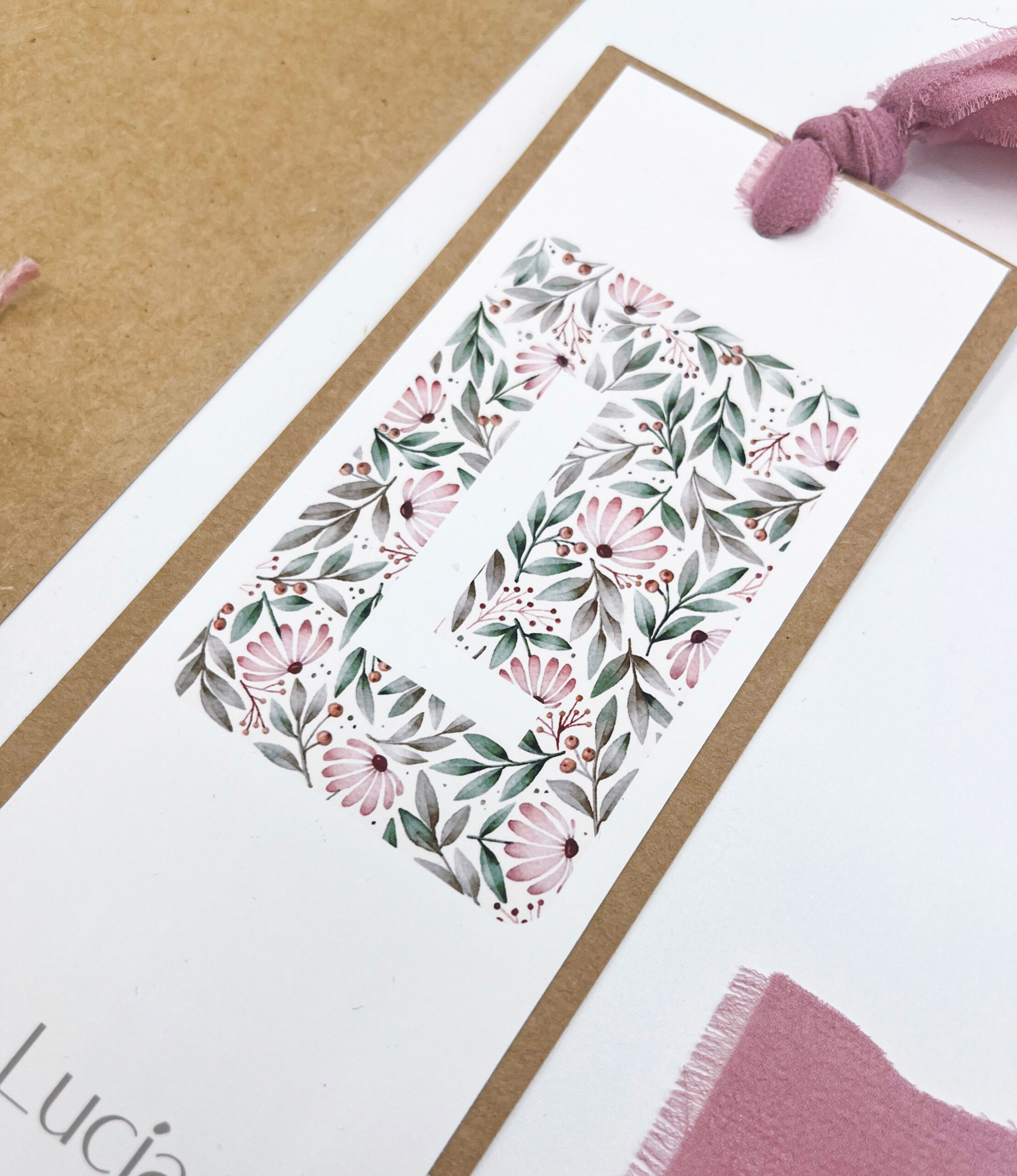 Marcapáginas inicial sobre flores - Imagen 3